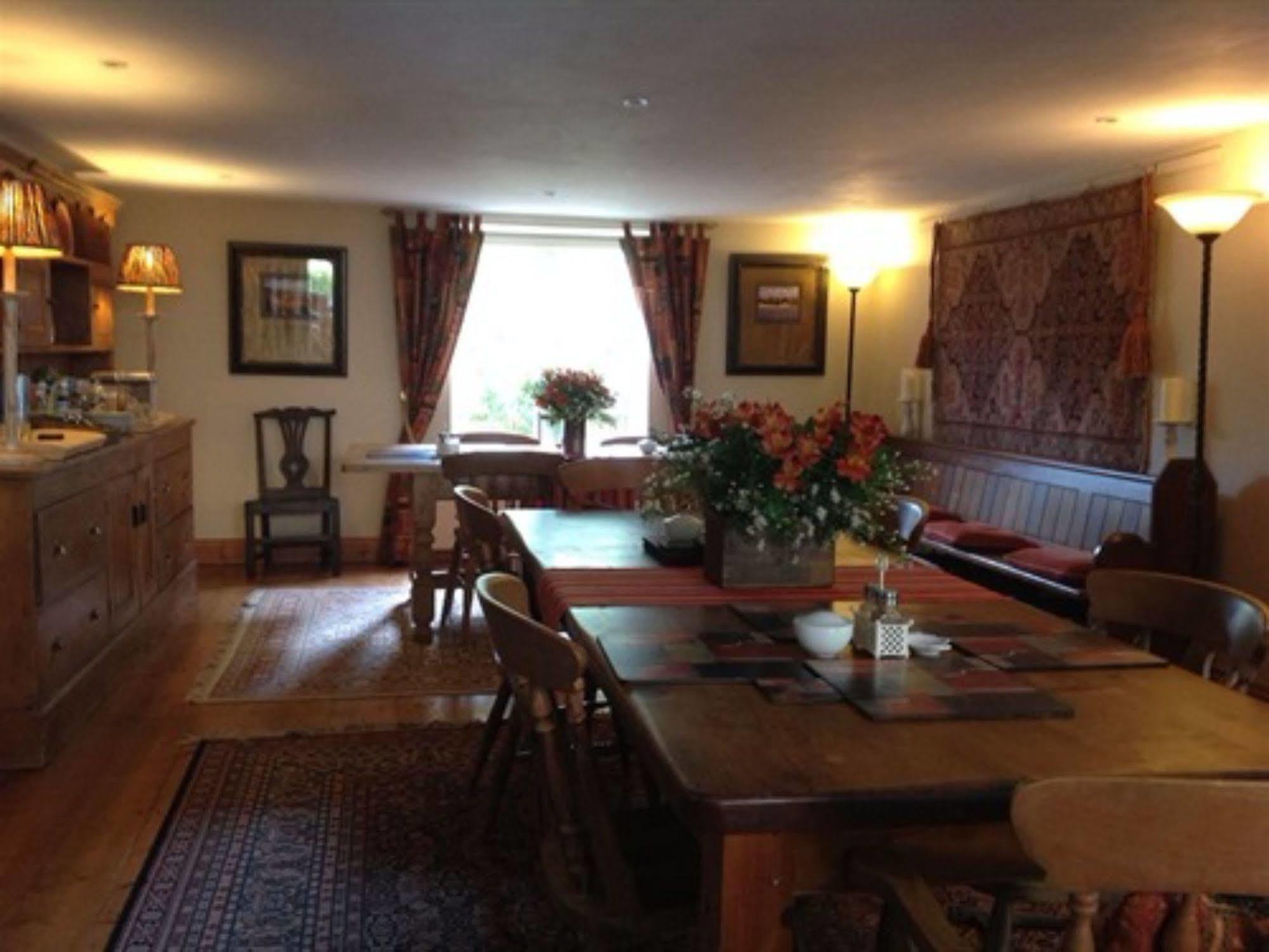 The Old Forge Bed & Breakfast East Kennett Exterior photo
